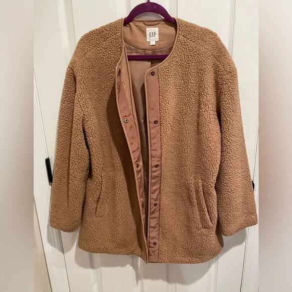 GAP Women’s Cozy Sherpa Collarless Jacket - Picture 6 of 11